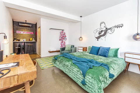 The Pink Hotel Coolangatta - Accommodation 4U 27