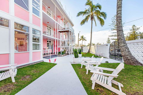 The Pink Hotel Coolangatta - Accommodation 4U 2