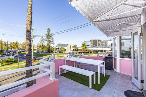 The Pink Hotel Coolangatta - Accommodation 4U 6