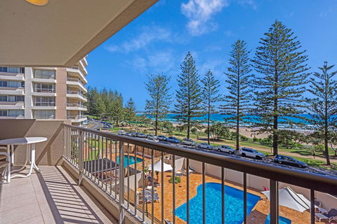 Columbia Beachfront Apartments On Rainbow Bay - Accommodation 4U 6