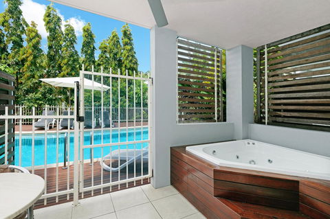 Mantra Aqueous On Port - Accommodation 4U 7