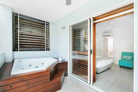 Mantra Aqueous On Port - Accommodation 4U 9