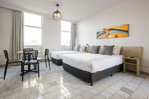 Nightcap At Emerald Star Hotel - Accommodation 4U 3