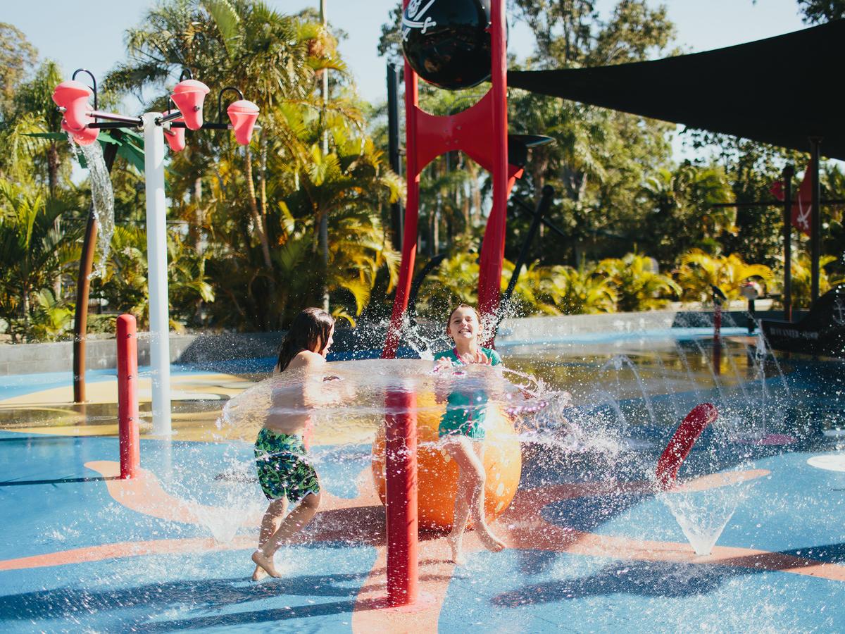 South Stradbroke Island QLD Accommodation 4U