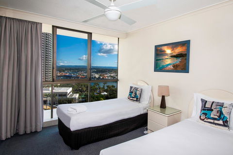 Seacrest Beachfront Apartments Surfers Paradise - Accommodation 4U 18