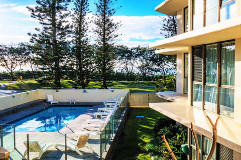 Seacrest Beachfront Apartments Surfers Paradise - Accommodation 4U 40