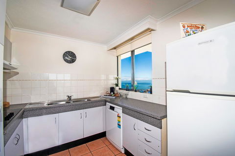 Seacrest Beachfront Apartments Surfers Paradise - Accommodation 4U 7