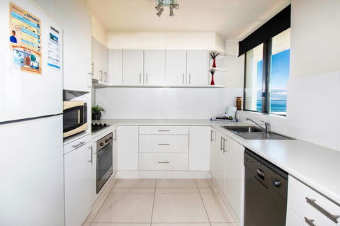 Seacrest Beachfront Apartments Surfers Paradise - Accommodation 4U 23