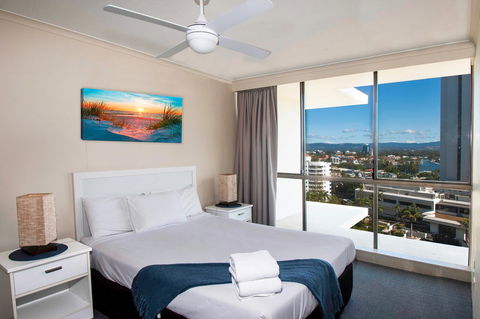Seacrest Beachfront Apartments Surfers Paradise - Accommodation 4U 17