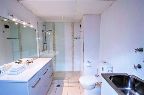 Seacrest Beachfront Apartments Surfers Paradise - Accommodation 4U 15