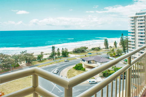 Seacrest Beachfront Apartments Surfers Paradise - Accommodation 4U 11