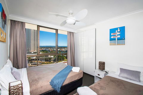 Seacrest Beachfront Apartments Surfers Paradise - Accommodation 4U 3