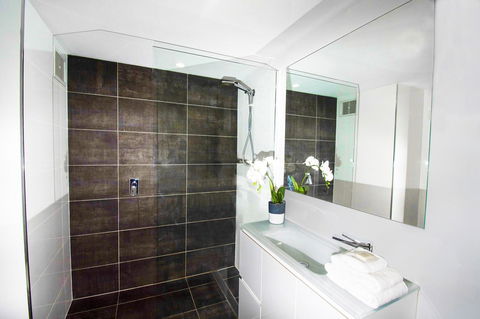 Seacrest Beachfront Apartments Surfers Paradise - Accommodation 4U 22