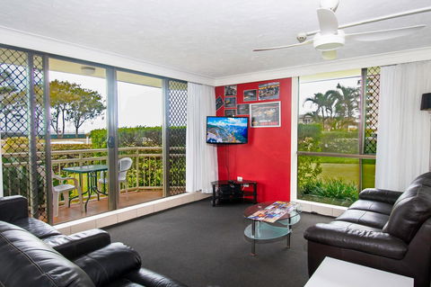 Seacrest Beachfront Apartments Surfers Paradise - Accommodation 4U 9