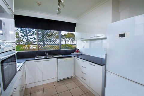 Seacrest Beachfront Apartments Surfers Paradise - Accommodation 4U 12