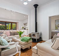 Frangipani House - Accommodation 4U