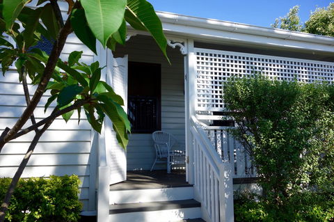 Frangipani House - Accommodation 4U 1