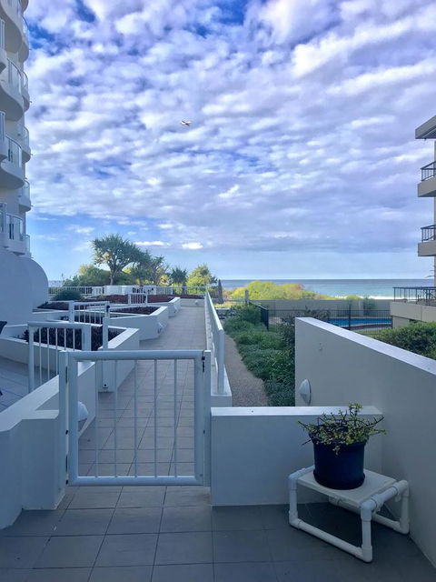 Regency On The Beach - Accommodation 4U 8