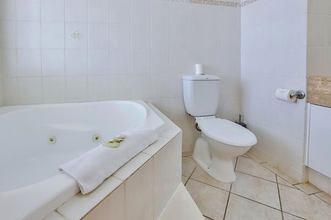 Regency On The Beach - Accommodation 4U 5