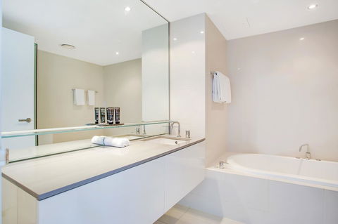 Mantra Circle On Cavill - Accommodation 4U 37
