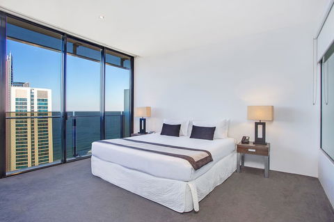 Mantra Circle On Cavill - Accommodation 4U 9