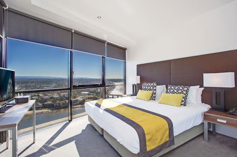 Mantra Circle On Cavill - Accommodation 4U 39