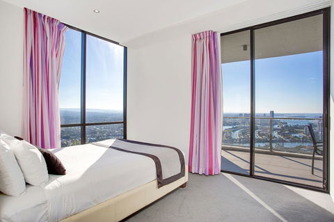 Mantra Circle On Cavill - Accommodation 4U 7