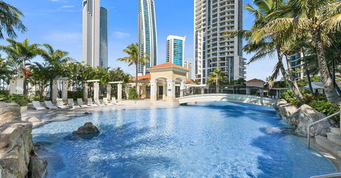 Towers Of Chevron - Private Apartment - Accommodation 4U 9