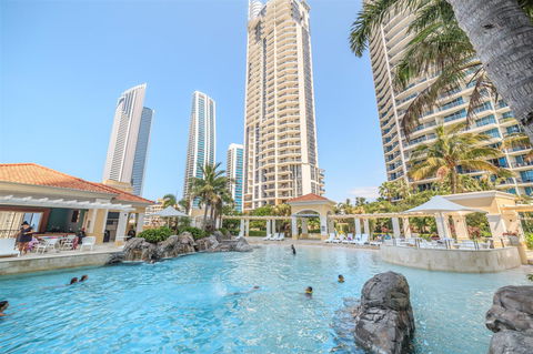 Towers Of Chevron - Private Apartment - Accommodation 4U 0