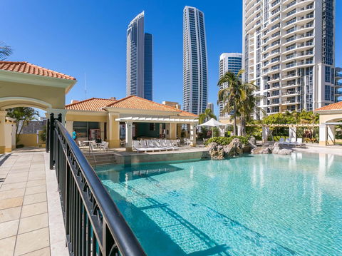Towers Of Chevron - Private Apartment - Accommodation 4U 11