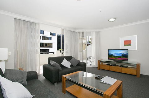 Towers Of Chevron - Private Apartment - Accommodation 4U 2