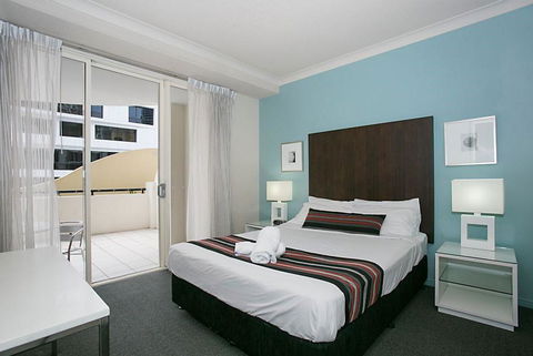 Towers Of Chevron - Private Apartment - Accommodation 4U 1
