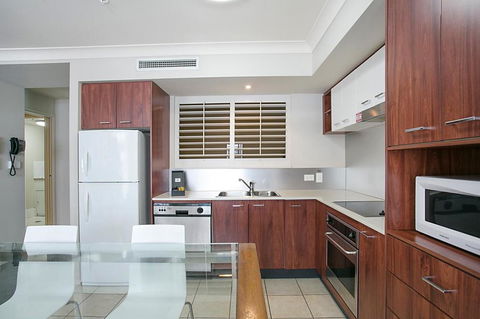 Towers Of Chevron - Private Apartment - Accommodation 4U 3