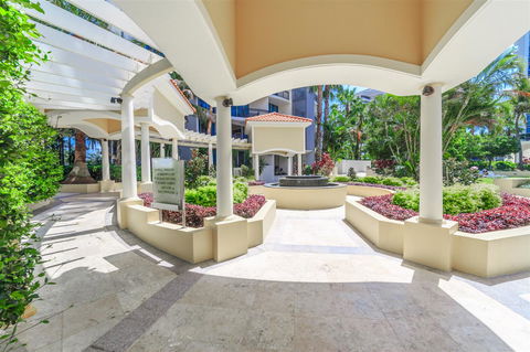 Towers Of Chevron - Private Apartment - Accommodation 4U 15