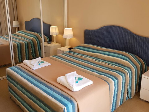 Surfers Beach Resort One - Accommodation 4U 24