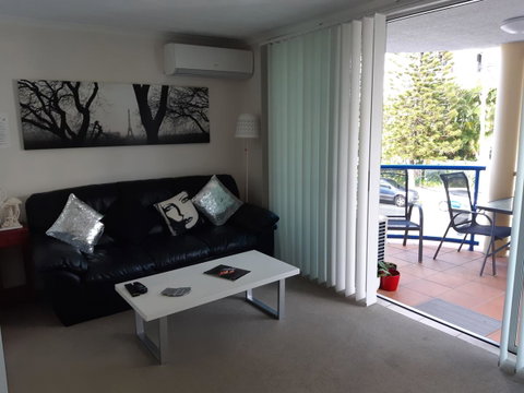 Surfers Beach Resort One - Accommodation 4U 2