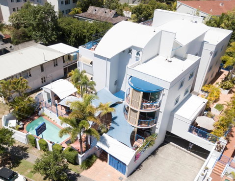 Surfers Beach Resort One - Accommodation 4U 1