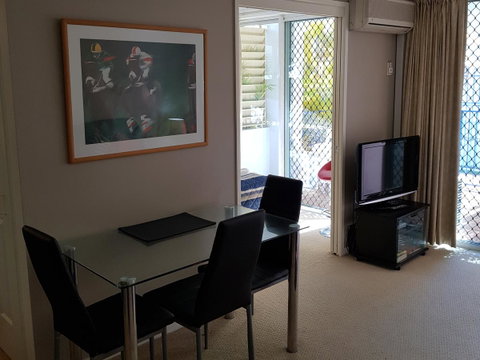 Surfers Beach Resort One - Accommodation 4U 19