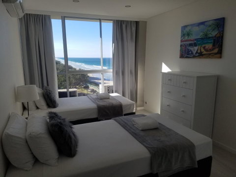 Golden Sands On The Beach - Absolute Beachfront Apartments - Accommodation 4U 41