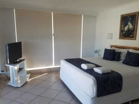 Golden Sands On The Beach - Absolute Beachfront Apartments - Accommodation 4U 33