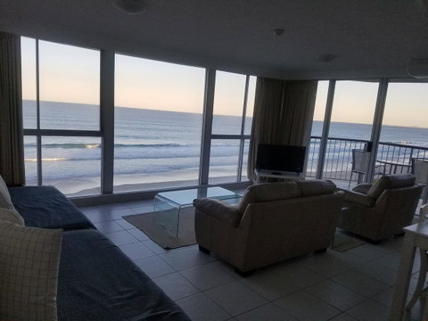 Golden Sands On The Beach - Absolute Beachfront Apartments - Accommodation 4U 27