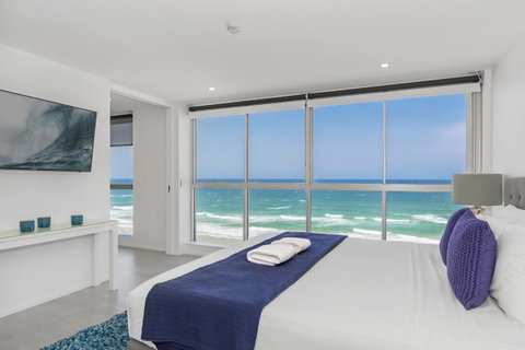 Golden Sands On The Beach - Absolute Beachfront Apartments - Accommodation 4U 5