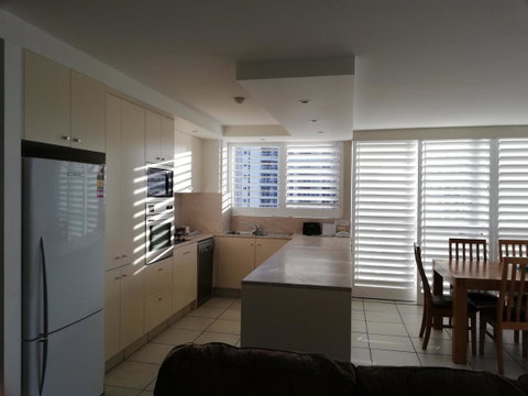 Golden Sands On The Beach - Absolute Beachfront Apartments - Accommodation 4U 36