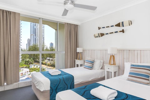 Golden Sands On The Beach - Absolute Beachfront Apartments - Accommodation 4U 9