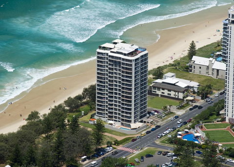 Golden Sands On The Beach - Absolute Beachfront Apartments - Accommodation 4U 0