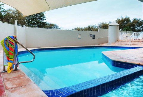 Golden Sands On The Beach - Absolute Beachfront Apartments - Accommodation 4U 14