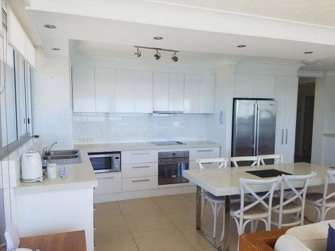 Golden Sands On The Beach - Absolute Beachfront Apartments - Accommodation 4U 38