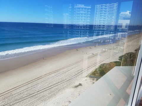 Golden Sands On The Beach - Absolute Beachfront Apartments - Accommodation 4U 16