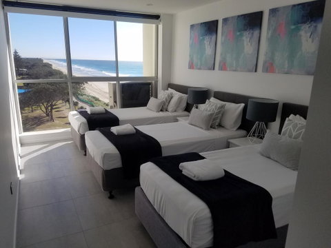 Golden Sands On The Beach - Absolute Beachfront Apartments - Accommodation 4U 12