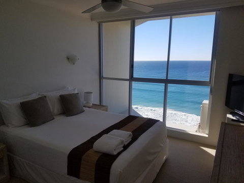 Golden Sands On The Beach - Absolute Beachfront Apartments - Accommodation 4U 29